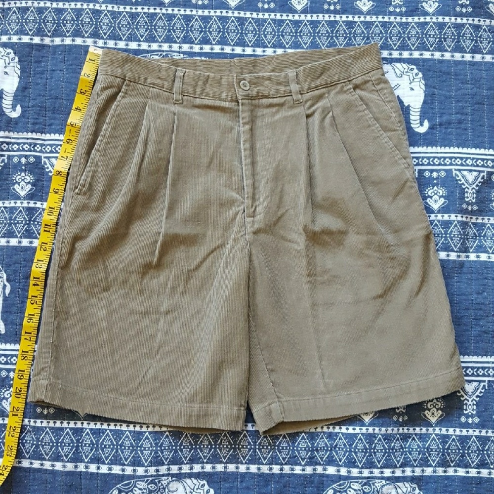 Ashworth Mens Courderoy shorts tan 32" GUC